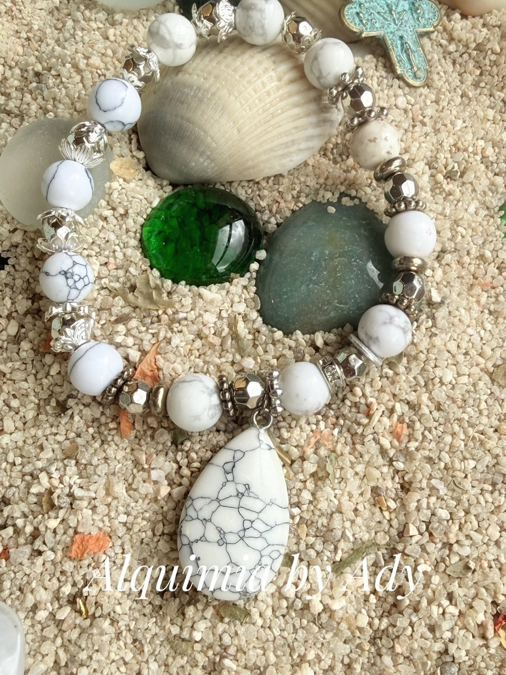 Alquimia White Howlite Beaded Bracelet with Teardrop Pendant